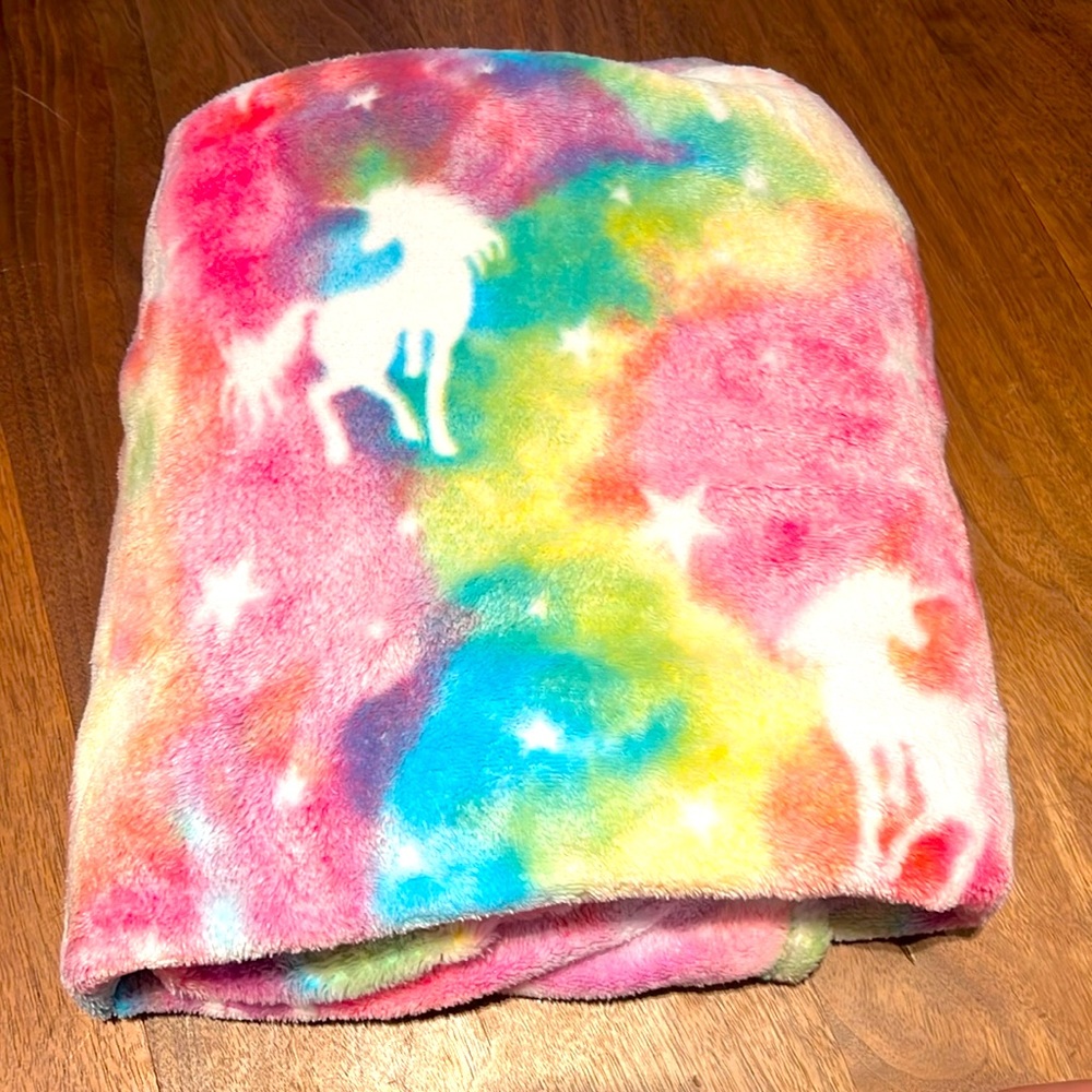 Glow in the dark unicorn kids blanket